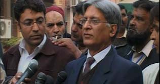 NRO beneficiaries should resign: Aitzaz Ahsan 